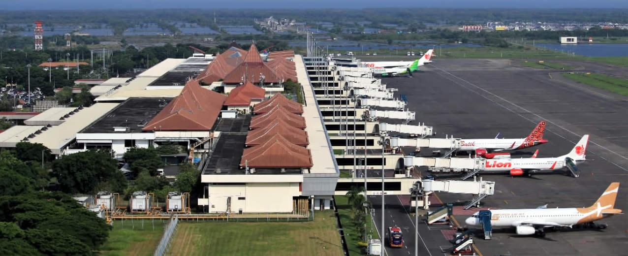 Antar Jemput Bandara International Juanda Surabaya ke sumua tujuan di Pulau Jawa dan Sewa Mobil dengan sopir menggunakan Toyota Avanza 5 seter, Toyota Innova Reborn 6 seater, Toyota Hiace 14 seater