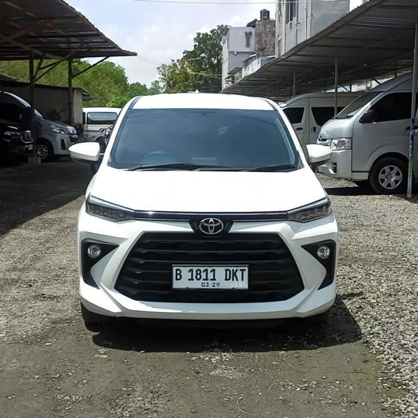 Kami menyediakan layanan sewa dan carter mobil Toyota Avanza 5 tempat duduk dengan sopir profesional di Surabaya untuk tuor dan perjalanan dinas, kunjungan resmi, kebutuhan perusahaan, keperluan bisnis lainnya, kami juga menyediakan layanan transportasi antar, jemput, transfer dari Bandara Juanda Surabaya ke seluruh kota di Jawa Timur, Bali, Jawa Tengah, Yogyakarta (DIY), Jawa Barat, DKI Jakarta, Banten, sewa dan carter mobil Toyota Avanza 5 seater, Toyota Innova 6 seater, Toyota Hiace 14 seater.
