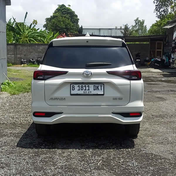 Kami menyediakan layanan sewa dan carter mobil Toyota Avanza 5 tempat duduk dengan sopir profesional di Surabaya untuk tuor dan perjalanan dinas, kunjungan resmi, kebutuhan perusahaan, keperluan bisnis lainnya, kami juga menyediakan layanan transportasi antar, jemput, transfer dari Bandara Juanda Surabaya ke seluruh kota di Jawa Timur, Bali, Jawa Tengah, Yogyakarta (DIY), Jawa Barat, DKI Jakarta, Banten, sewa dan carter mobil Toyota Avanza 5 seater, Toyota Innova 6 seater, Toyota Hiace 14 seater.