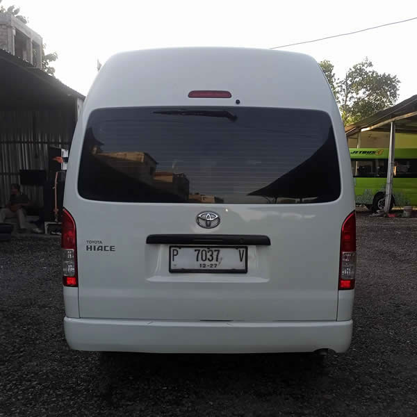 Kami menyediakan layanan carter dan sewa mobil Toyota Hiace 14 tempat duduk dengan sopir profesional di Surabaya untuk tuor dan perjalanan dinas, kunjungan resmi, kebutuhan perusahaan, keperluan bisnis lainnya, kami juga menyediakan layanan transportasi antar, jemput, transfer dari Bandara Juanda Surabaya ke seluruh kota di Jawa Timur, Bali, Jawa Tengah, Yogyakarta (DIY), Jawa Barat, DKI Jakarta, Banten, sewa dan carter mobil Toyota Avanza 5 seater, Toyota Innova 6 seater, Toyota Hiace 14 seater.