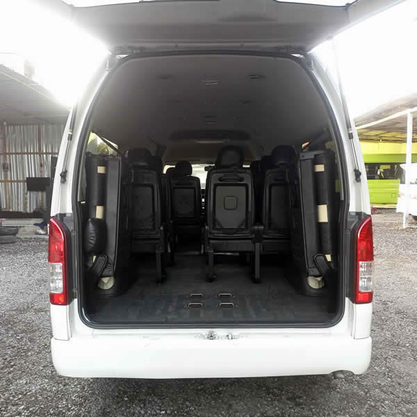 Kami menyediakan layanan carter dan sewa mobil Toyota Hiace 14 tempat duduk dengan sopir profesional di Surabaya untuk tuor dan perjalanan dinas, kunjungan resmi, kebutuhan perusahaan, keperluan bisnis lainnya, kami juga menyediakan layanan transportasi antar, jemput, transfer dari Bandara Juanda Surabaya ke seluruh kota di Jawa Timur, Bali, Jawa Tengah, Yogyakarta (DIY), Jawa Barat, DKI Jakarta, Banten, sewa dan carter mobil Toyota Avanza 5 seater, Toyota Innova 6 seater, Toyota Hiace 14 seater.