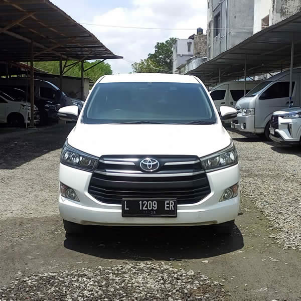Kami menyediakan layanan carter dan sewa mobil Toyota Innova 6 tempat duduk dengan sopir profesional di Surabaya untuk tuor dan perjalanan dinas, kunjungan resmi, kebutuhan perusahaan, keperluan bisnis lainnya, kami juga menyediakan layanan transportasi antar, jemput, transfer dari Bandara Juanda Surabaya ke seluruh kota di Jawa Timur, Bali, Jawa Tengah, Yogyakarta (DIY), Jawa Barat, DKI Jakarta, Banten, sewa dan carter mobil Toyota Avanza 5 seater, Toyota Innova 6 seater, Toyota Hiace 14 seater.