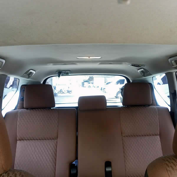Kami menyediakan layanan carter dan sewa mobil Toyota Innova 6 tempat duduk dengan sopir profesional di Surabaya untuk tuor dan perjalanan dinas, kunjungan resmi, kebutuhan perusahaan, keperluan bisnis lainnya, kami juga menyediakan layanan transportasi antar, jemput, transfer dari Bandara Juanda Surabaya ke seluruh kota di Jawa Timur, Bali, Jawa Tengah, Yogyakarta (DIY), Jawa Barat, DKI Jakarta, Banten, sewa dan carter mobil Toyota Avanza 5 seater, Toyota Innova 6 seater, Toyota Hiace 14 seater.