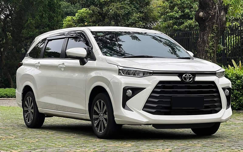 Kami menyediakan layanan airport transfer atau antar jemput Bandara Internasional Juanda Surabaya ke seluruh kota di Jawa Timur, Bali, Jawa Tengah, Yogyakarta (DIY), Jawa Barat, DKI Jakarta, Banten, sewa dan carter mobil Toyota Avanza 5 seater, Toyota Innova 6 seater, Toyota Hiace 14 seater.