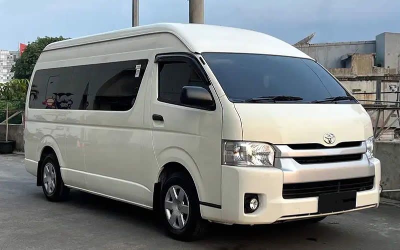 Kami menyediakan layanan airport transfer atau antar jemput Bandara Internasional Juanda Surabaya ke seluruh kota di Jawa Timur, Bali, Jawa Tengah, Yogyakarta (DIY), Jawa Barat, DKI Jakarta, Banten, sewa dan carter mobil Toyota Avanza 5 seater, Toyota Innova 6 seater, Toyota Hiace 14 seater.