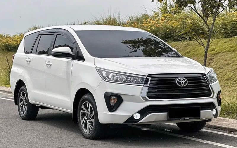 Kami menyediakan layanan airport transfer atau antar jemput Bandara Internasional Juanda Surabaya ke seluruh kota di Jawa Timur, Bali, Jawa Tengah, Yogyakarta (DIY), Jawa Barat, DKI Jakarta, Banten, sewa dan carter mobil Toyota Avanza 5 seater, Toyota Innova 6 seater, Toyota Hiace 14 seater.