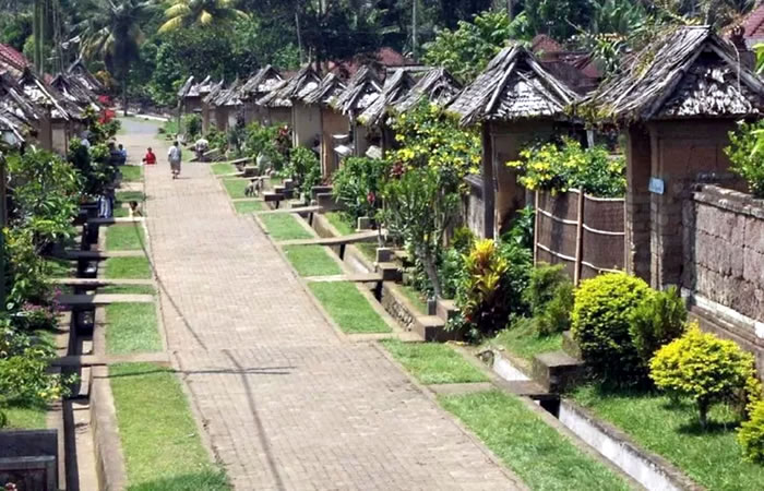 Kami menyediakan layanan airport transfer atau antar jemput Bandara Internasional Juanda Surabaya ke Bangli, Bali dan seluruh kota di Jawa Timur, Bali, Jawa Tengah, Yogyakarta (DIY), Jawa Barat, DKI Jakarta, Banten, sewa dan carter mobil Toyota Avanza 5 seater, Toyota Innova 6 seater, Toyota Hiace 14 seater.