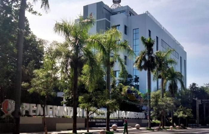 Kami menyediakan layanan airport transfer atau antar jemput Bandara Internasional Juanda Surabaya ke Bojonegoro, Jawa Timur dan seluruh kota di Jawa Timur, Bali, Jawa Tengah, Yogyakarta (DIY), Jawa Barat, DKI Jakarta, Banten, sewa dan carter mobil Toyota Avanza 5 seater, Toyota Innova 6 seater, Toyota Hiace 14 seater.