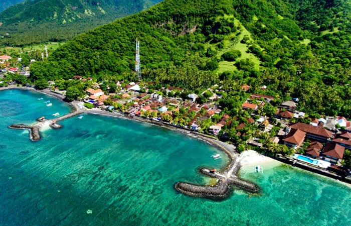 Kami menyediakan layanan airport transfer atau antar jemput Bandara Internasional Juanda Surabaya ke Candidasa, Bali dan seluruh kota di Jawa Timur, Bali, Jawa Tengah, Yogyakarta (DIY), Jawa Barat, DKI Jakarta, Banten, sewa dan carter mobil Toyota Avanza 5 seater, Toyota Innova 6 seater, Toyota Hiace 14 seater.