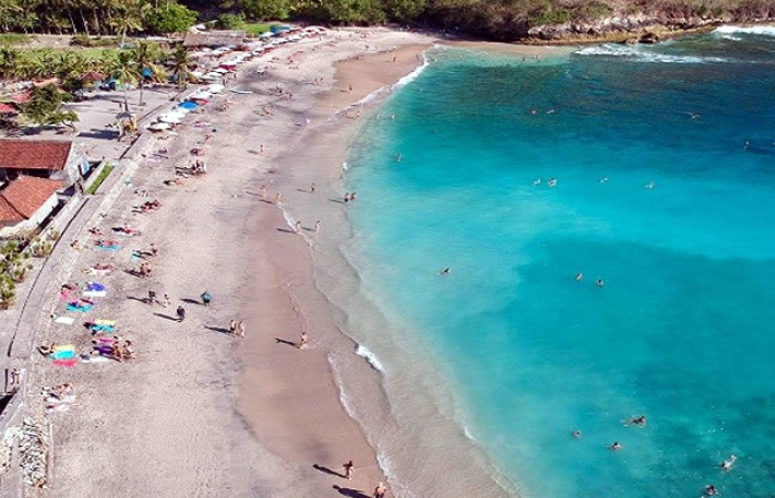 Kami menyediakan layanan airport transfer atau antar jemput Bandara Internasional Juanda Surabaya ke Keramas, Bali dan seluruh kota di Jawa Timur, Bali, Jawa Tengah, Yogyakarta (DIY), Jawa Barat, DKI Jakarta, Banten, sewa dan carter mobil Toyota Avanza 5 seater, Toyota Innova 6 seater, Toyota Hiace 14 seater.