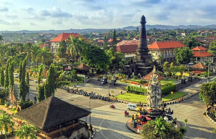 Kami menyediakan layanan airport transfer atau antar jemput Bandara Internasional Juanda Surabaya ke Klungkung, Bali dan seluruh kota di Jawa Timur, Bali, Jawa Tengah, Yogyakarta (DIY), Jawa Barat, DKI Jakarta, Banten, sewa dan carter mobil Toyota Avanza 5 seater, Toyota Innova 6 seater, Toyota Hiace 14 seater.