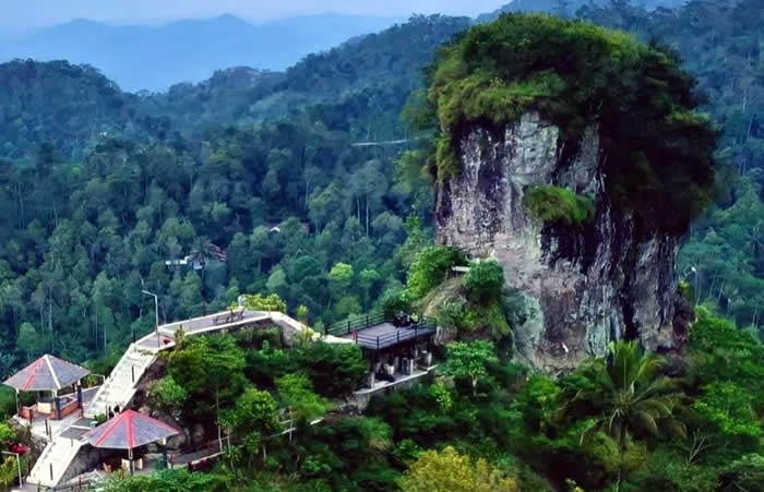 Kami menyediakan layanan airport transfer atau antar jemput Bandara Internasional Juanda Surabaya ke Kulonprogo, Yogyakarta (DIY) dan seluruh kota di Jawa Timur, Bali, Jawa Tengah, Yogyakarta (DIY), Jawa Barat, DKI Jakarta, Banten, sewa dan carter mobil Toyota Avanza 5 seater, Toyota Innova 6 seater, Toyota Hiace 14 seater.