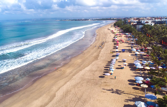 Kami menyediakan layanan airport transfer atau antar jemput Bandara Internasional Juanda Surabaya ke Kuta, Bali dan seluruh kota di Jawa Timur, Bali, Jawa Tengah, Yogyakarta (DIY), Jawa Barat, DKI Jakarta, Banten, sewa dan carter mobil Toyota Avanza 5 seater, Toyota Innova 6 seater, Toyota Hiace 14 seater.