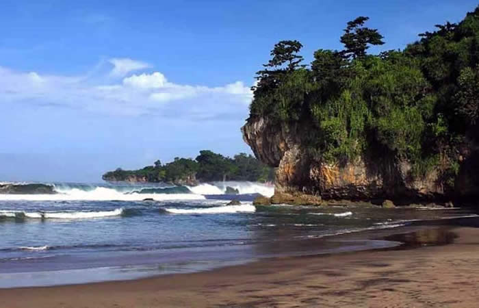 Kami menyediakan layanan airport transfer atau antar jemput Bandara Internasional Juanda Surabaya ke Lebak, Banten dan seluruh kota di Jawa Timur, Bali, Jawa Tengah, Yogyakarta (DIY), Jawa Barat, DKI Jakarta, Banten, sewa dan carter mobil Toyota Avanza 5 seater, Toyota Innova 6 seater, Toyota Hiace 14 seater.