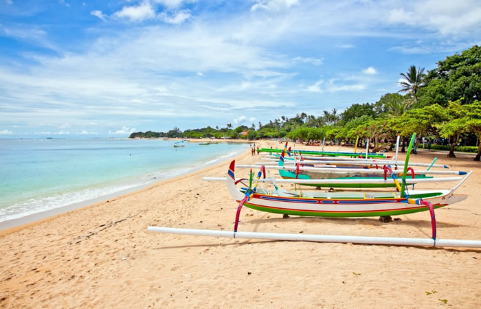 Kami menyediakan layanan airport transfer atau antar jemput Bandara Internasional Juanda Surabaya ke Legian, Bali dan seluruh kota di Jawa Timur, Bali, Jawa Tengah, Yogyakarta (DIY), Jawa Barat, DKI Jakarta, Banten, sewa dan carter mobil Toyota Avanza 5 seater, Toyota Innova 6 seater, Toyota Hiace 14 seater.