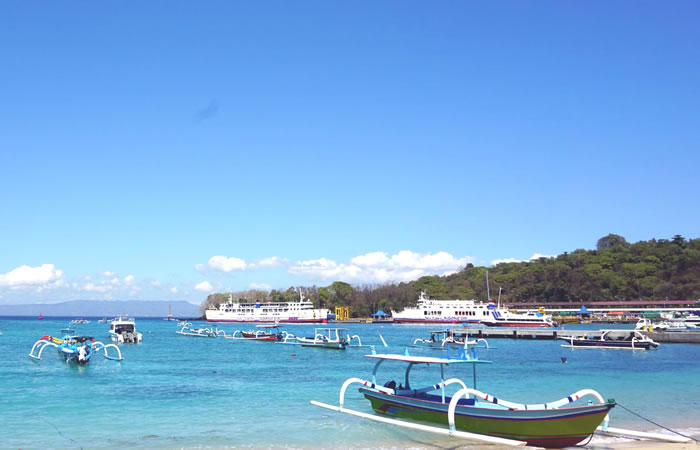 Kami menyediakan layanan airport transfer atau antar jemput Bandara Internasional Juanda Surabaya ke Padangbai, Bali dan seluruh kota di Jawa Timur, Bali, Jawa Tengah, Yogyakarta (DIY), Jawa Barat, DKI Jakarta, Banten, sewa dan carter mobil Toyota Avanza 5 seater, Toyota Innova 6 seater, Toyota Hiace 14 seater.