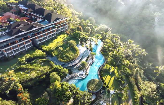 Kami menyediakan layanan airport transfer atau antar jemput Bandara Internasional Juanda Surabaya ke Payangan, Bali dan seluruh kota di Jawa Timur, Bali, Jawa Tengah, Yogyakarta (DIY), Jawa Barat, DKI Jakarta, Banten, sewa dan carter mobil Toyota Avanza 5 seater, Toyota Innova 6 seater, Toyota Hiace 14 seater.