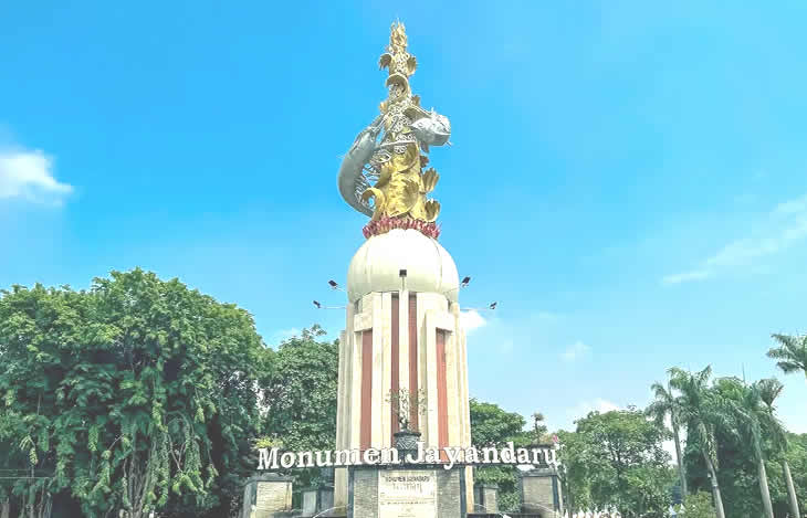 Kami menyediakan layanan airport transfer atau antar jemput Bandara Internasional Juanda Surabaya ke Waru, Sidoarjo dan seluruh kota di Jawa Timur, Bali, Jawa Tengah, Yogyakarta (DIY), Jawa Barat, DKI Jakarta, Banten, sewa dan carter mobil Toyota Avanza 5 seater, Toyota Innova 6 seater, Toyota Hiace 14 seater.