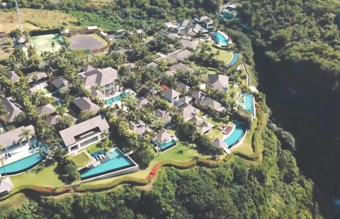 Kami menyediakan layanan airport transfer atau antar jemput Bandara Internasional Juanda Surabaya ke Sidemen, Bali dan seluruh kota di Jawa Timur, Bali, Jawa Tengah, Yogyakarta (DIY), Jawa Barat, DKI Jakarta, Banten, sewa dan carter mobil Toyota Avanza 5 seater, Toyota Innova 6 seater, Toyota Hiace 14 seater.